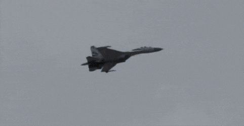 Un Su-35 realizando una cobra de Pugachov