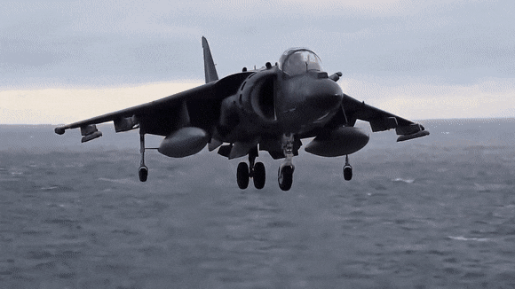 Un Harrier aterrizando