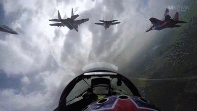 Varios MiG-29 haciendo acrobacias